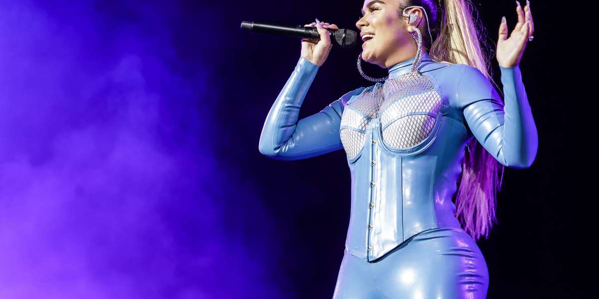 La cantante tuvo que cambiarle el nombre a la canción y así lograr ganar millonarias regalías