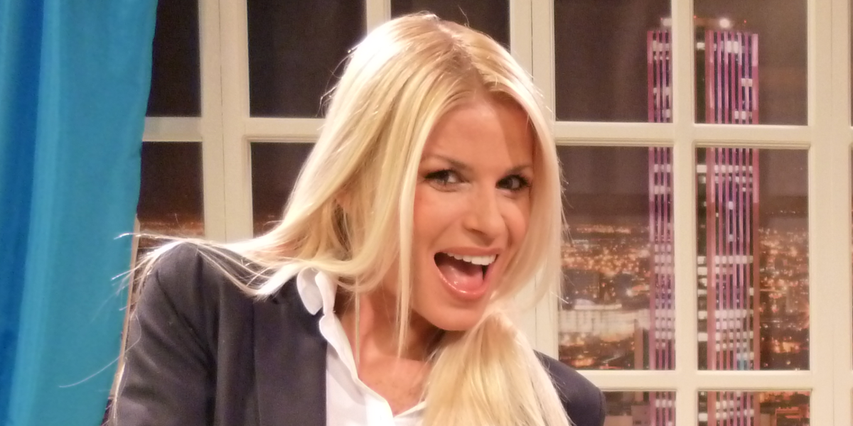 La conductora del programa La Red, de Caracol Televisión, dejó claro que tiene un buen salario y que compra todo lo que puede.
