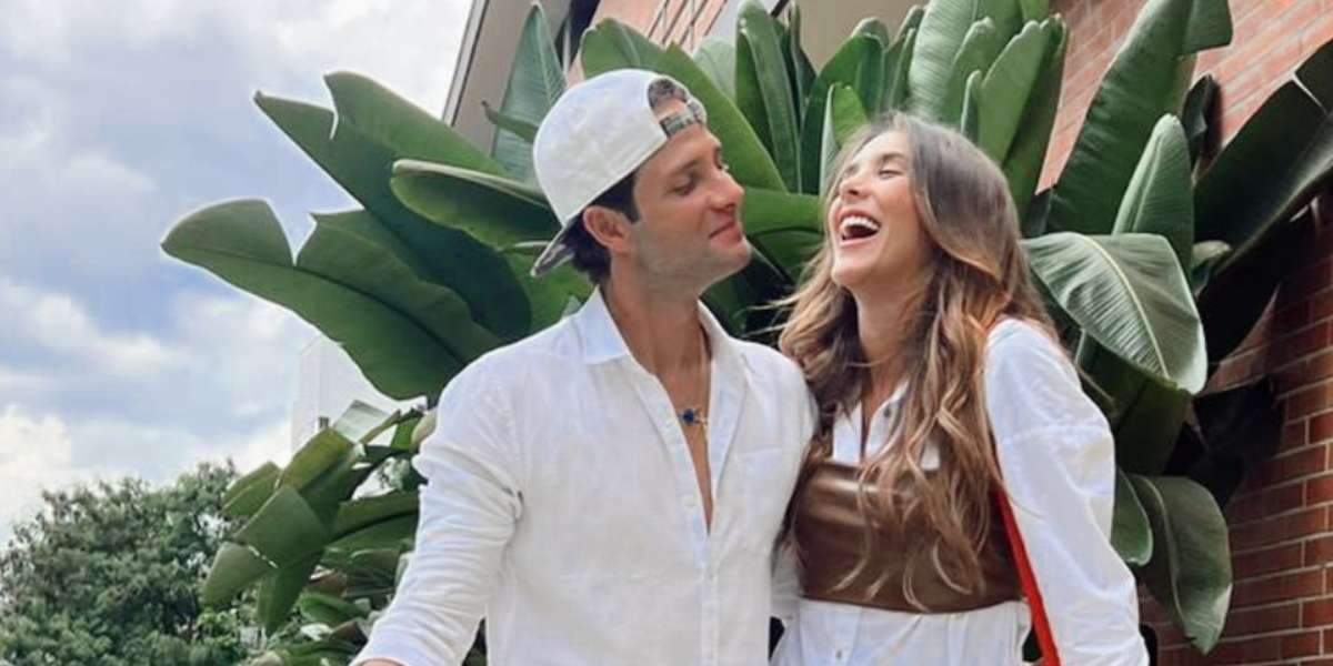La hermosa pareja no deja de derrochar amor.