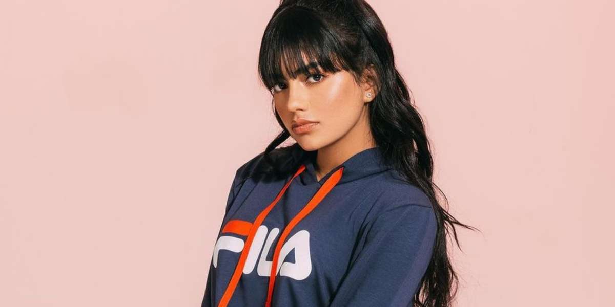 La influencer colombiana sigue ganando millones por ser influencer a sus 22 años.