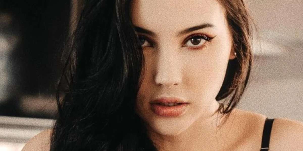 La influencer no pudo aguantar la emoción al reencontrarse con su progenitora.