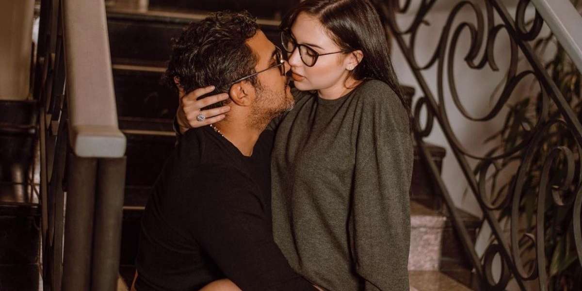 La joven influencer desató un aluvión de dudas en sus seguidores por no mostrarse con su pareja y lo explicó todo.