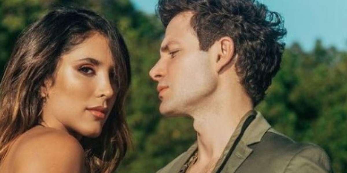 La modelo no se esperaba que su novio le pidiese matrimonio después de 6 meses de relación. 