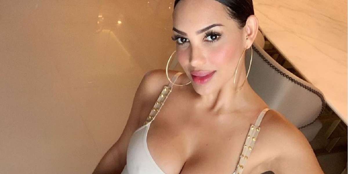 La modelo y empresaria revolucionó las redes sociales ostentando su increíble fortuna.