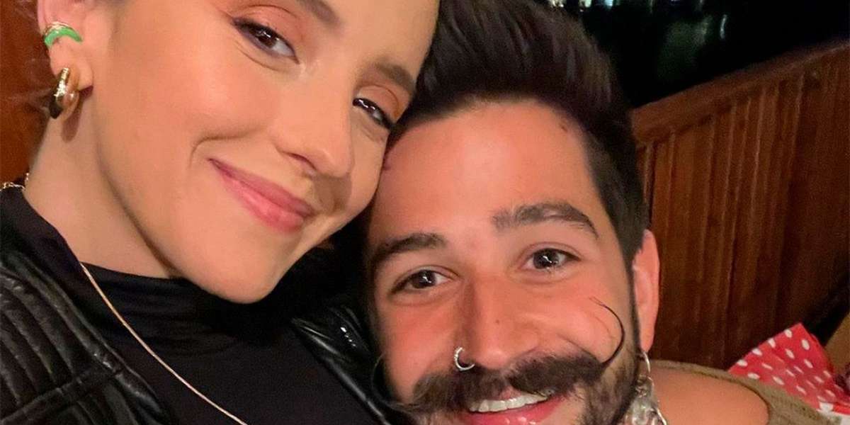 La pareja se recién estrenó como padres hace menos de un mes.