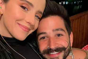 La pareja se recién estrenó como padres hace menos de un mes.