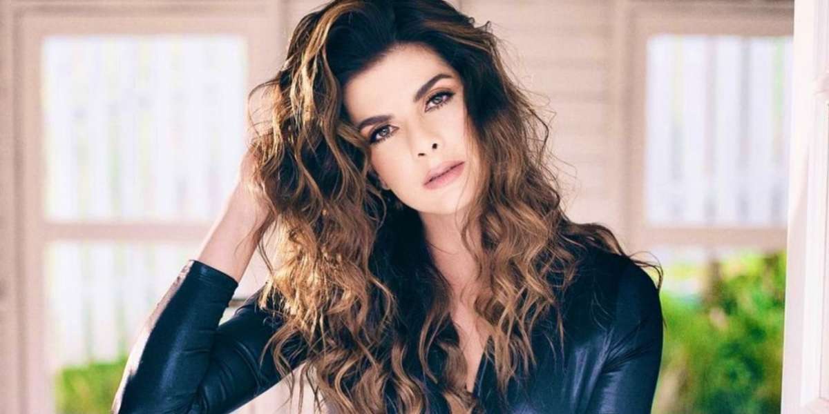 La periodista colombiana y la celebridad estadounidense se convirtieron en madres de una forma que, en ocasiones, la sociedad cuestiona.