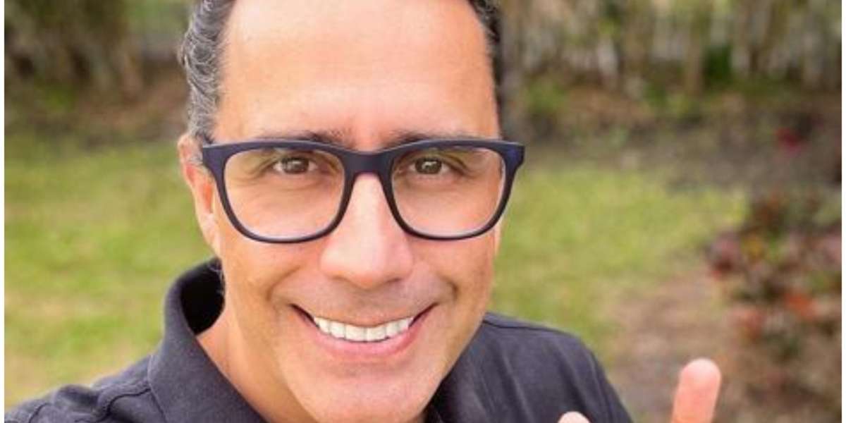 La reciente operación de emergencia de Camilo Montoya, hizo que varios de sus seguidores recordaran el matrimonio con Laura Acuña, a la cual le surgieron que enviara mensajes de apoyo al presentador.