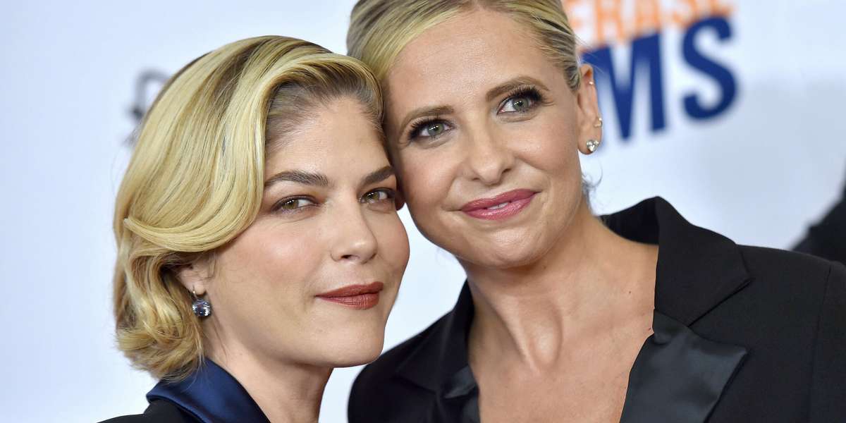 Las actrices Sarah Michelle Gellar y Selma Blair se reunieron para celebrar juntas los premios MTV Movie & TV Awards: Greatest Of All Time, en donde intentaron recrear la escena del beso en pandemia que terminó un video muy divertido.