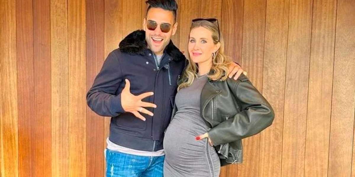 Lorelei, la esposa del futbolista compartió un momento bastante tierno donde Falcao está viendo el ecograma de su próximo bebé
