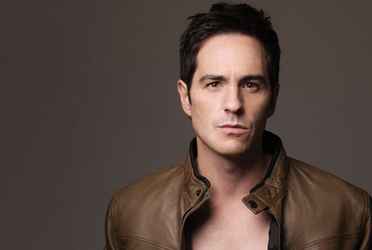 Mauricio Ochmann habría sido opacado por la familia Derbez desaprovechando varias oportunidades de trabajo durante la relación con Aislinn. 
