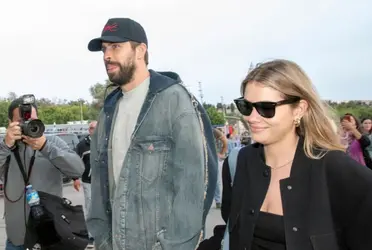 Piqué y Clara Chía. Imagen tomada de El País