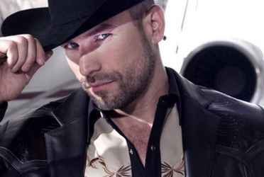 Rafael Amaya decidió confesar y habló sobre su pasado y lo que le obligó a vivir de las propinas