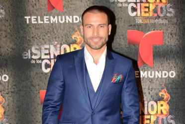 Rafael Amaya se lució esta semana como presentador de premios.