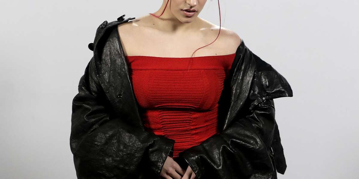 Rosalía anunció feliz en sus redes sociales el lanzamiento de su nuevo trabajo discográfico
