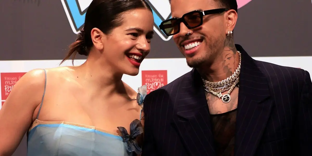 Rosalía y Rauw alejandro sonriendo. Imagen tomada de Vanitatis