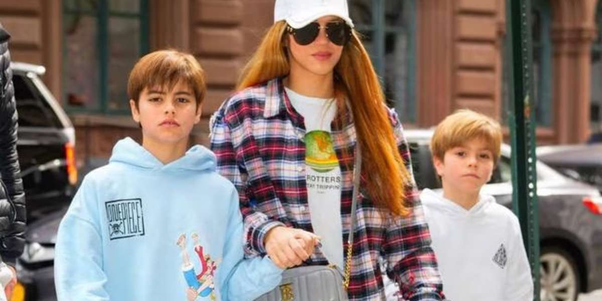 Shakia junto a sus hijos. Imagen tomada de El Universo
