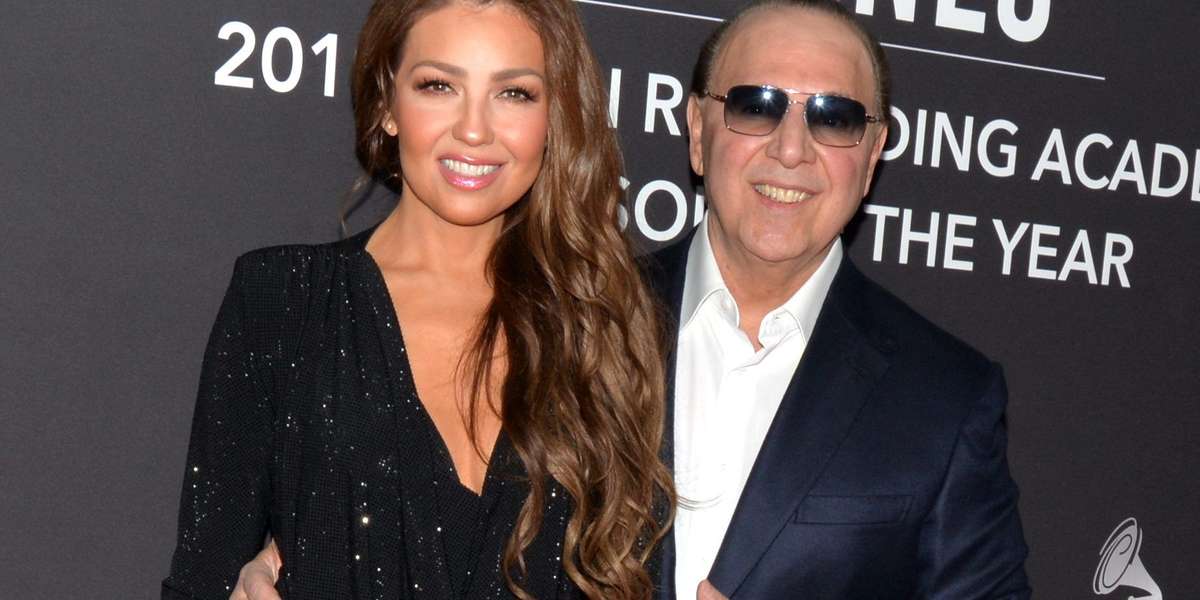Te revelamos quien es este misterioso hombre que al parecer fue capturado coqueteando demás con Thalía.