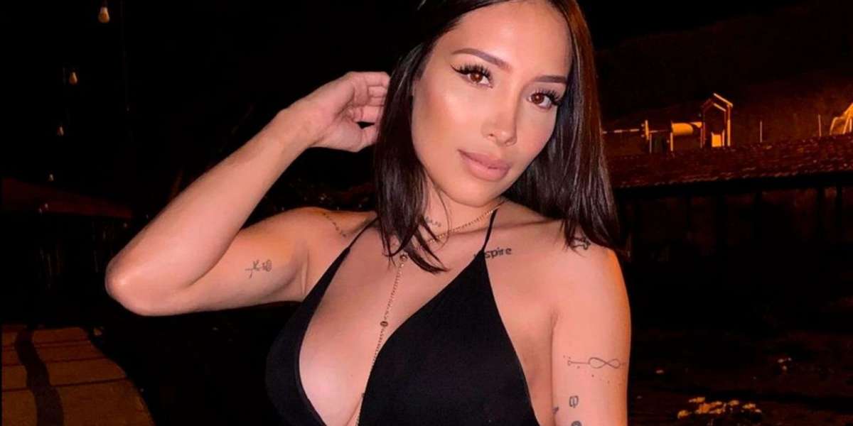 "Tengo unos pies hermosos" fue la expresión de la influencer cuando le preguntaron por sus pies. 