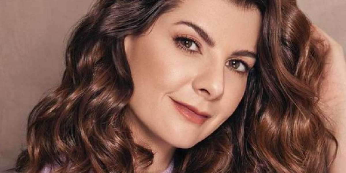 Tras catorce años de relación, el actor y la presentadora hicieron pública su separación. Estos son los famosos en la historia de Carolina.
