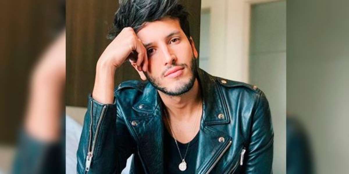 Un video en las redes sociales del cantante colombiano y del influencer levantó sospechas entre los fans. 