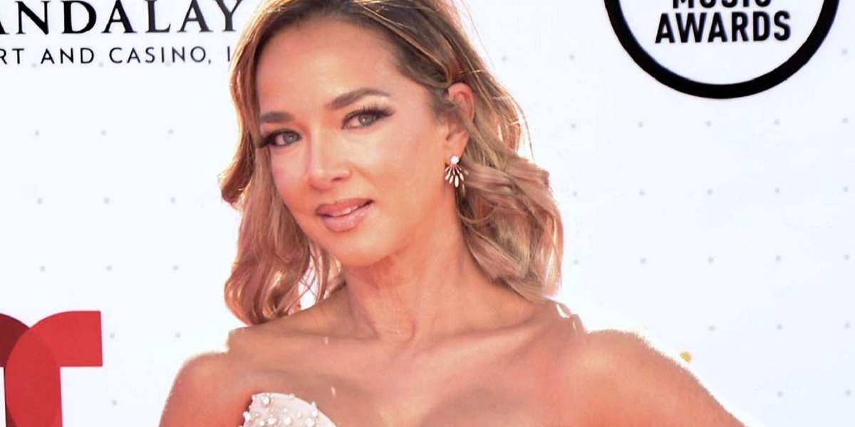 Uno de los vestidos de Adamari López en los Latin AMAs no encantó a todos. 